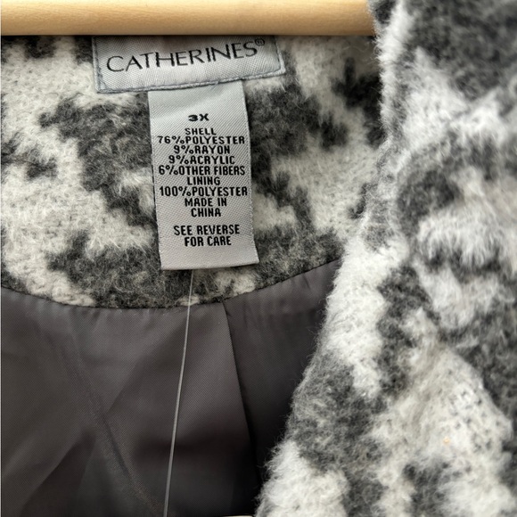 Catherine’s 3X Houndstooth Lined Winter Coat - Picture 4 of 5